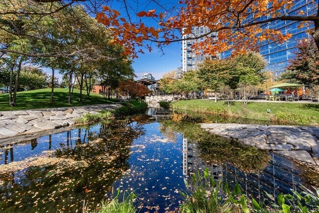 Building Photo - 10 Museum Way