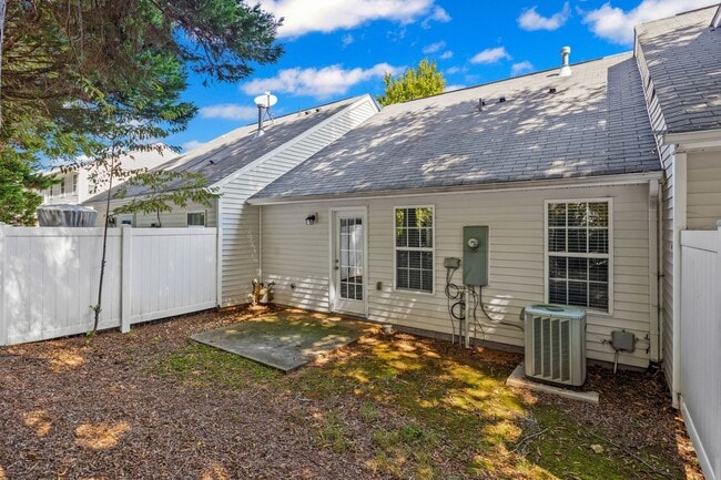 Building Photo - Harpers Mill one level 2 Bedroom townhome ...