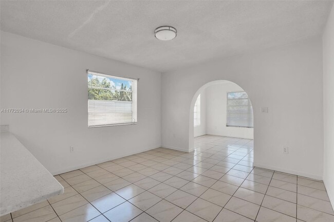 Building Photo - 6732 SW 15th St
