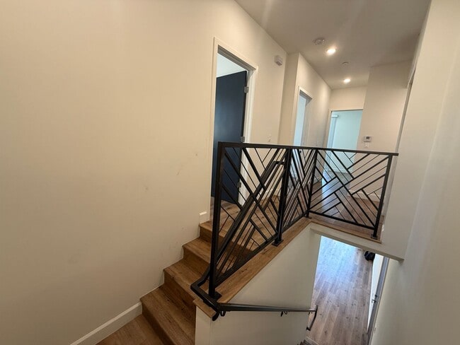 Building Photo - Beautiful 3-Bedroom Townhome in Sherman Oaks!