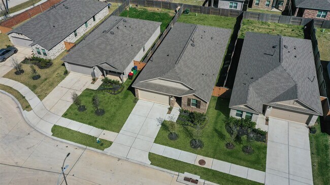 Building Photo - 27138 Breakaway Ln