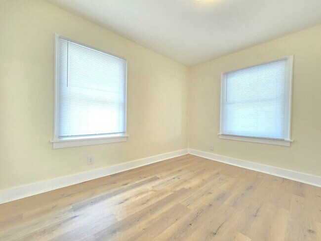 Building Photo - 1416 Campeau St