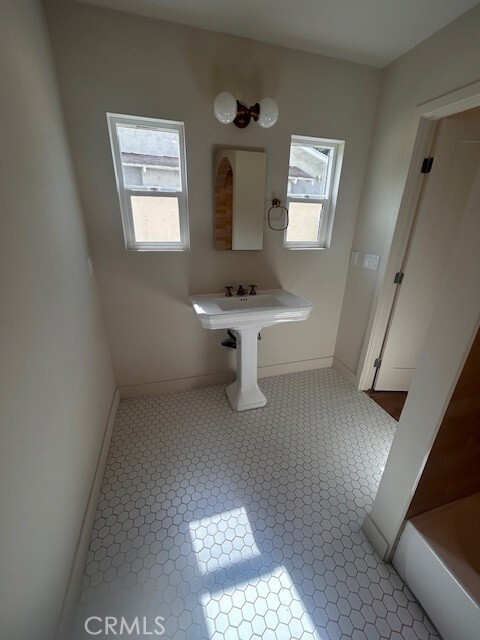 Building Photo - 5200 S St Andrews Pl