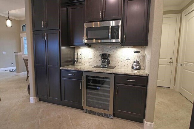 Building Photo - 1125 Rotonda Cir