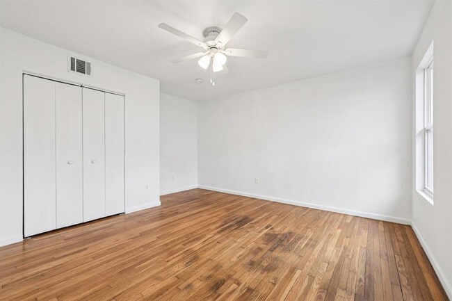 Building Photo - 4302 Harmon Ave