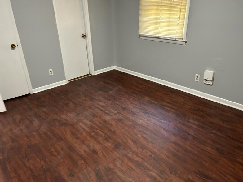 Building Photo - 2336 Lake Ave