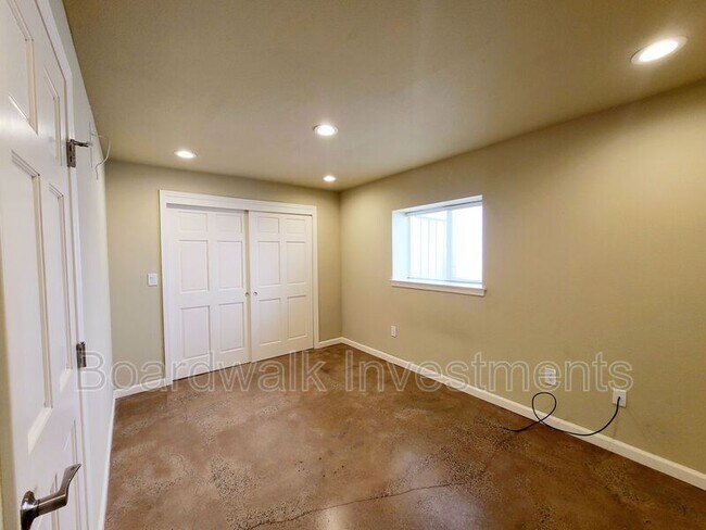 Building Photo - 15 Park Manor Dr