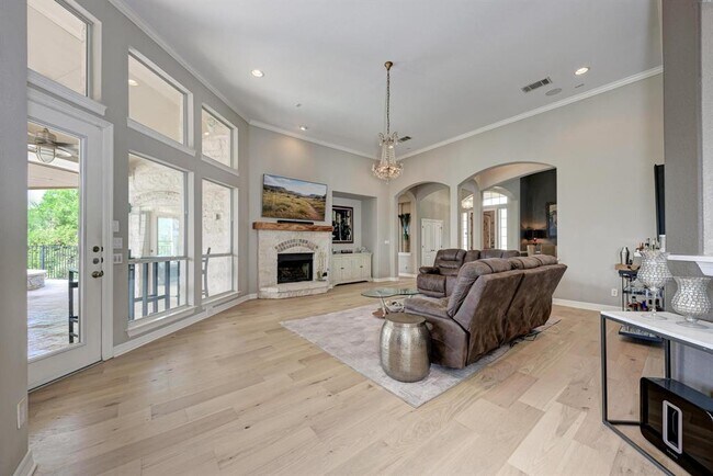 Building Photo - 545 Tom Sawyer Rd