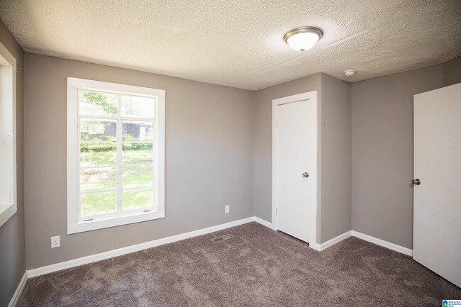 Building Photo - 410 Swann Dr
