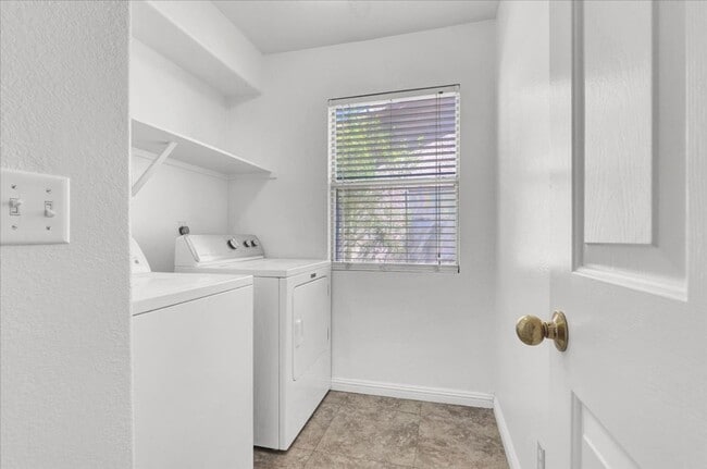 Building Photo - 8217 Beekman St