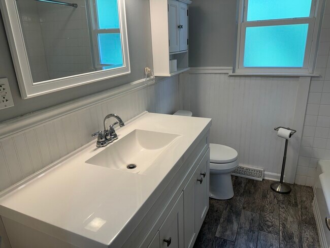 Building Photo - 109 Sandalwood Dr