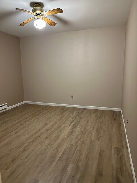 Building Photo - 226 Maple St