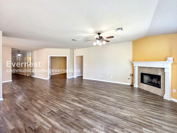 Building Photo - 1208 Willowbrook Dr