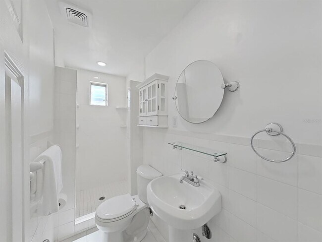 Building Photo - 4610 W Bay Villa Ave