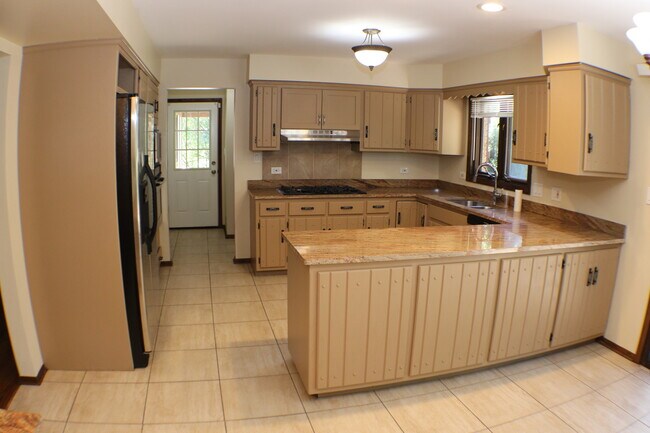 Building Photo - 44 Kingston Dr