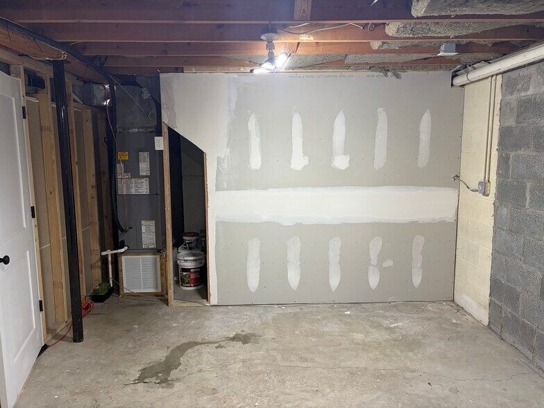 Building Photo - 1245 Elm St