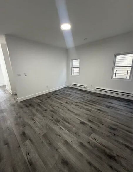 Building Photo - 25 Riverview Pl