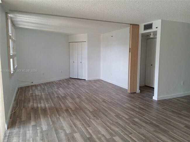 Building Photo - 1300 St Charles Pl