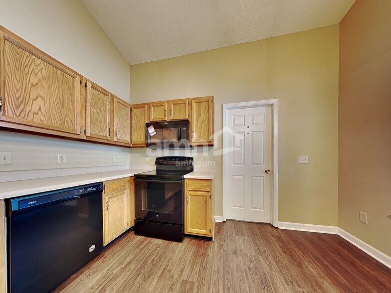 Building Photo - 15260 Fawn Meadow Dr