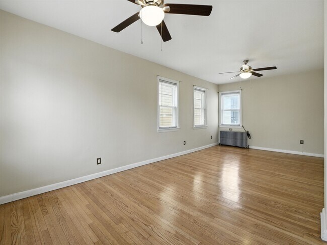 Primary Photo - 32 Gardner Ave