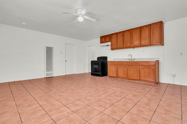 Building Photo - 1166 E 43rd Pl