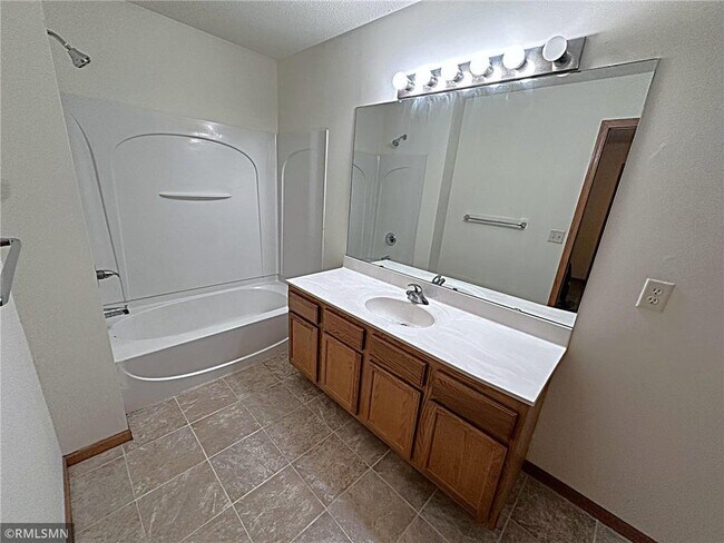 Building Photo - 1902 Aster