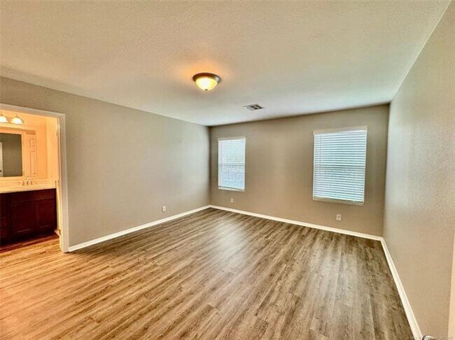 Building Photo - 4 bed/2 bath newer construction in prime location in Claremore!