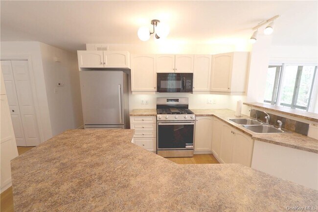 Building Photo - 63 Lawrence Hill Rd