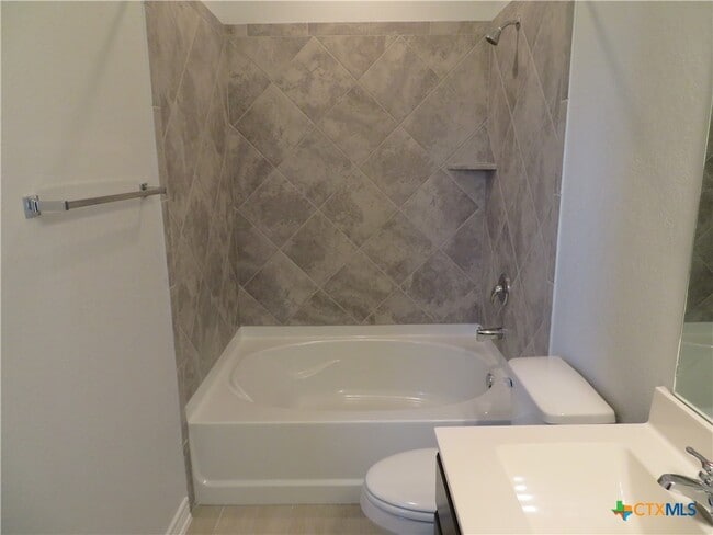 Building Photo - 352 Blacktail Dr