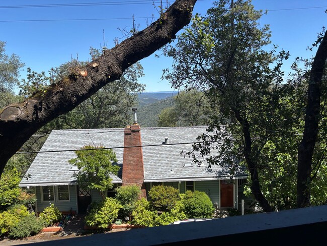 Building Photo - Close to canyon trails