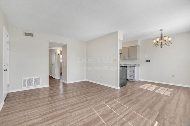 Building Photo - 3325 Breckenridge Ln