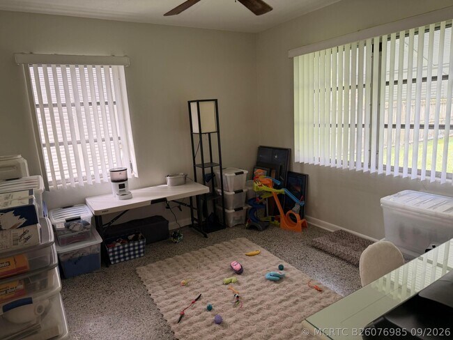 Building Photo - 5550 SE Normandy Ave