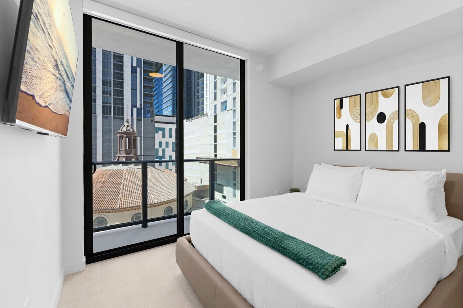 Building Photo - 501 NE 1st Ave