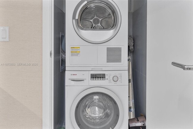 Building Photo - 17475 Collins Ave