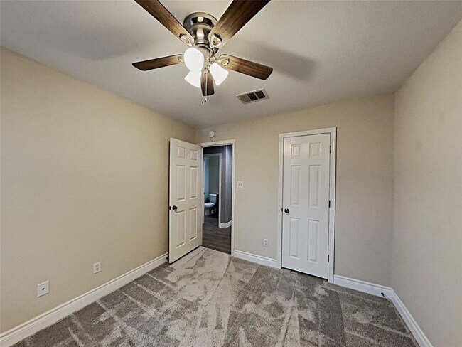 Building Photo - 441 Goldenrod St
