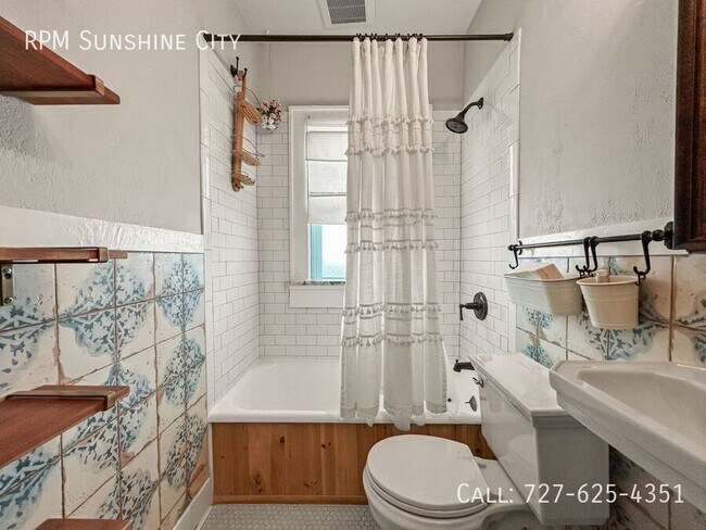 Building Photo - 748 32nd Ave N