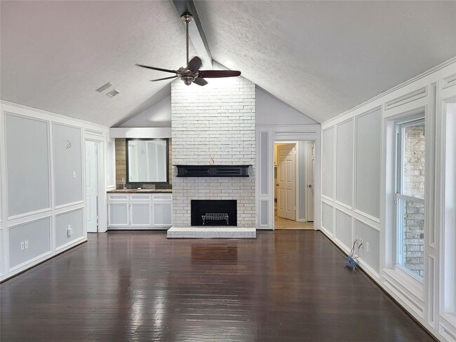 Building Photo - 15030 Vistamont Dr