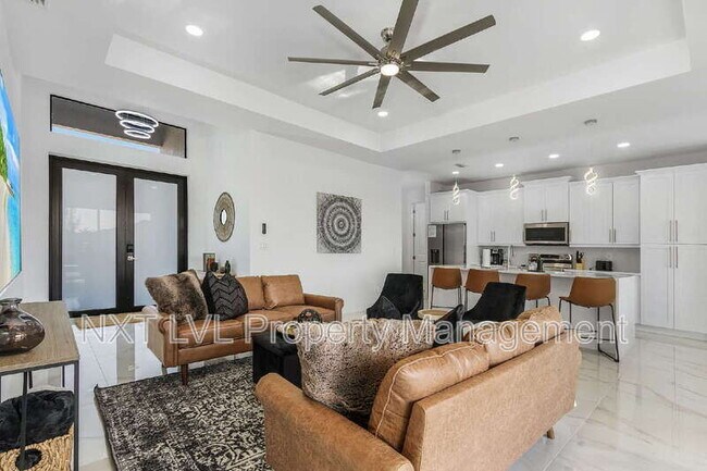 Building Photo - 318 SE 15th Terrace