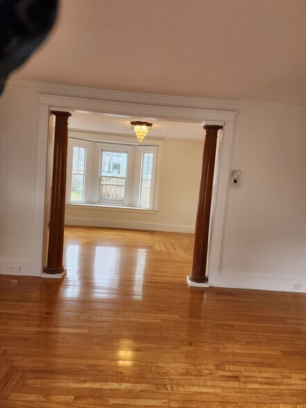 Building Photo - 33 Lodge St