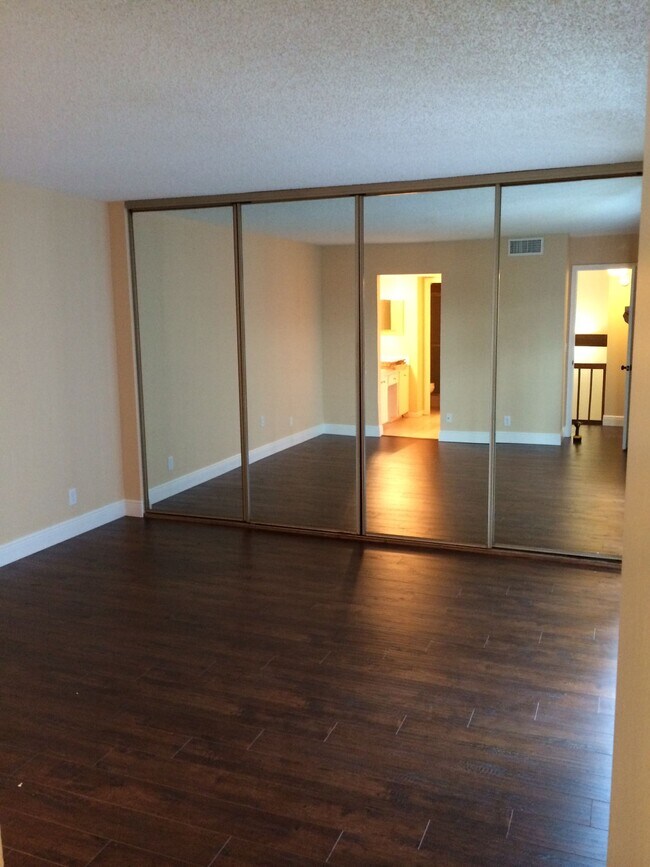 Building Photo - 2160 White Pine Cir
