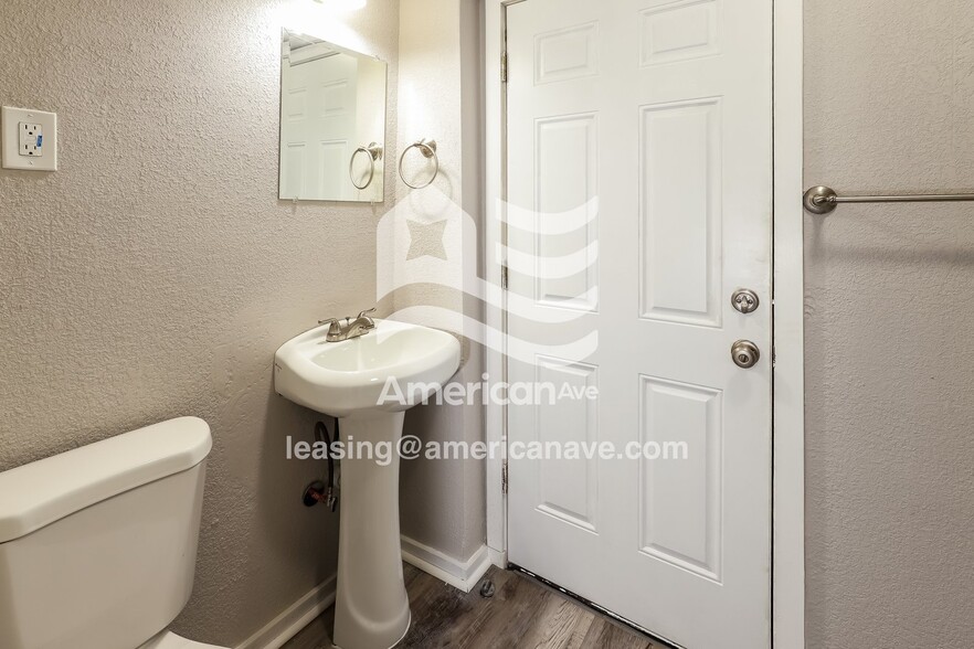 Building Photo - 628 Spruce St