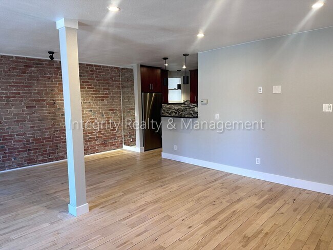 Building Photo - 1123 Sherman St