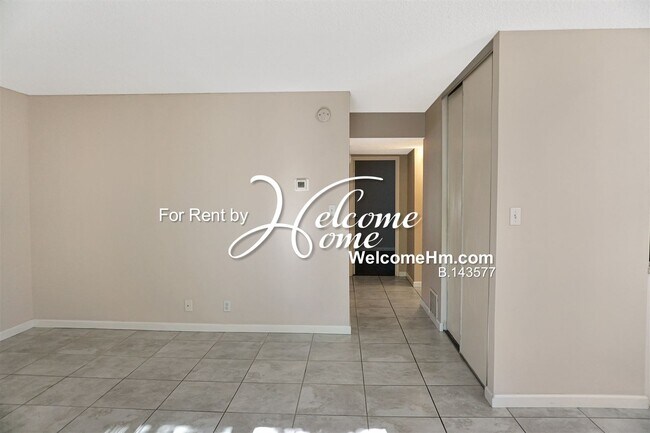 Building Photo - Convenient & Cozy Ground Level Condo Near ...