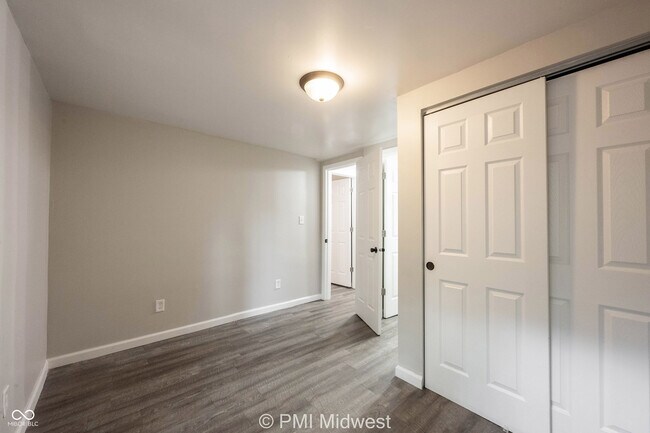 Building Photo - 955 N Traub Ave