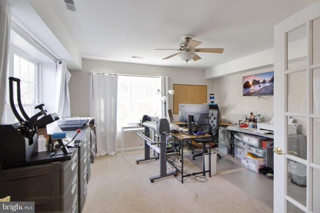 Building Photo - 7420 Mayflower Ct