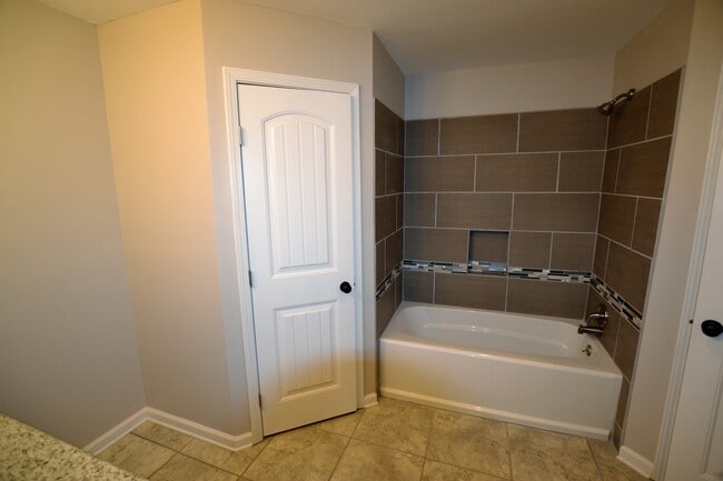 Building Photo - Beautifully remodeled! 3 Bedroom 2 Bath Home in Denham Springs