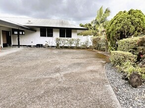 Building Photo - Kaumana Terrace Home
