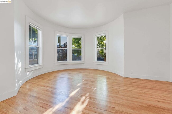 Building Photo - 1240 E 12th St