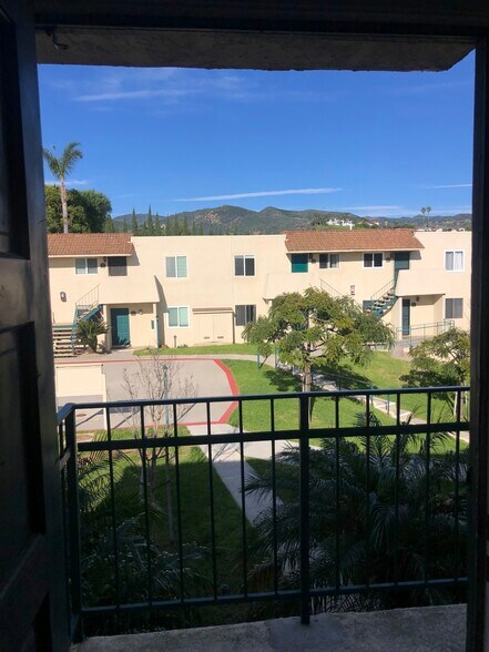 Building Photo - 6453 Kanan Dume Rd