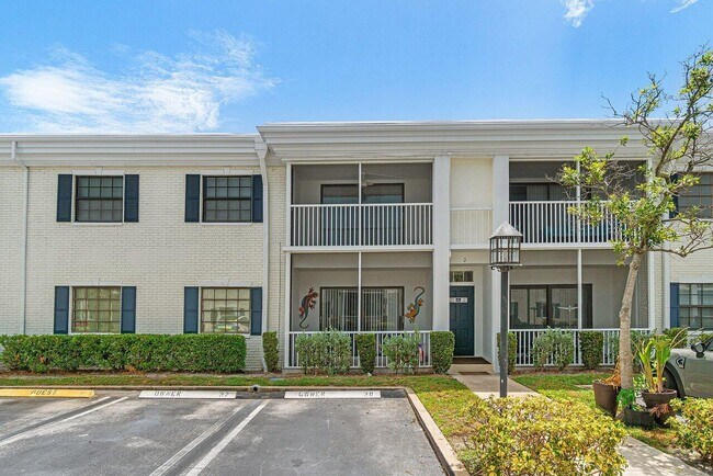Building Photo - 120 Cypress Club Dr